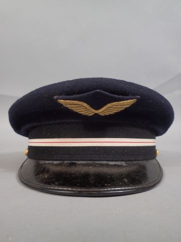 4 casquettes dont Armée de L’air, Police,...