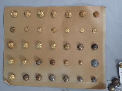 Lot de boutons français d’uniformes civils...
