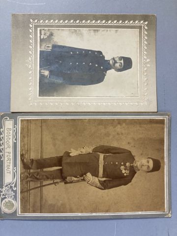 Photographie d'un officier turc en uniforme....