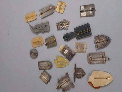 20 insignes artillerie, génie et transmission....