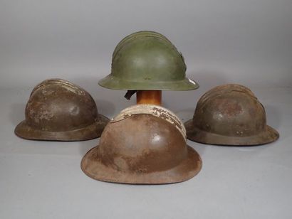 Lot de 4 coques de casque adrian mod 26,...