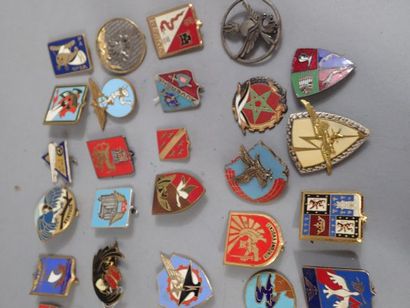 36 insignes de l’Armée de L’Air. Acciden...