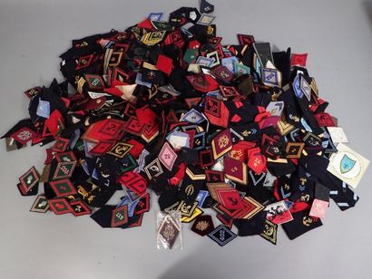 Fort lot de losanges de bras modèle 45. Toutes...