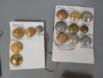 Lot de boutons français d’uniformes civils...