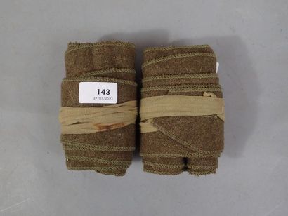 Paire de bandes molletières kaki.