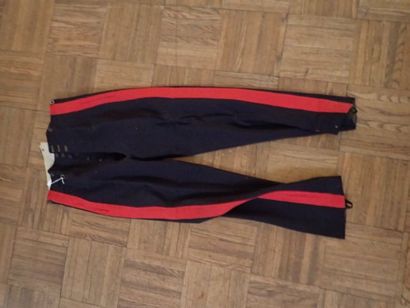 Lot de 4 pantalons ou culotte d’uniforme...