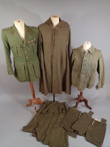 France- Lot d’uniformes : Vareuse de capitaine...