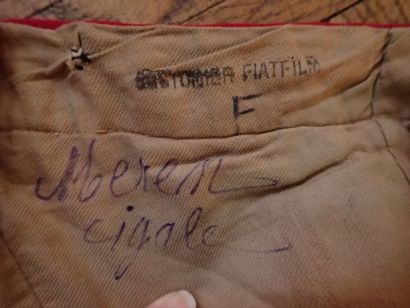 Lot de 4 pantalons ou culotte d’uniforme...