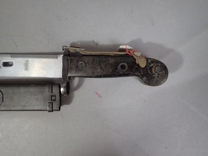Baïonnette soviétique type AKM. Poignée en...