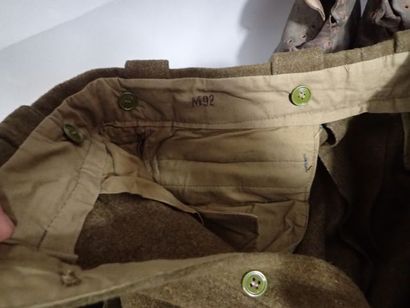 Uniforme de gendarme comprenant : un blouson...