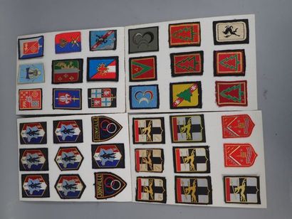 Collection d’insignes d’épaule français :...