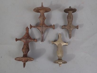 Lot de 4 poignées de sabre oriental