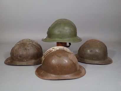 Lot de 4 coques de casque adrian mod 26,...