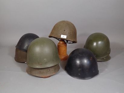 Lot de 8 sous casques Français mod 51, dont...