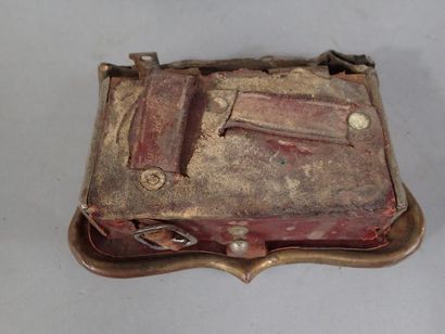Lot d’une cartouchière avec emblème russe...
