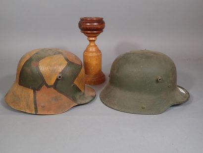 Lot de 3 coques de casque allemand mod 16,...