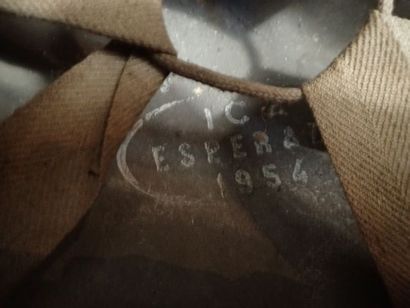Casque Suisse modèle 18/63 en acier peint...