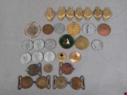 Lot de médailles de table, de fonderie de...