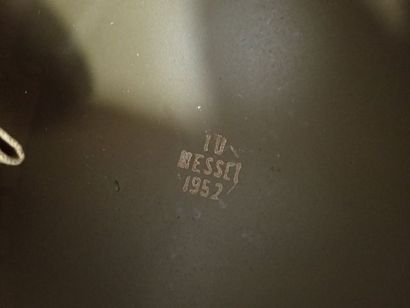 9 coques de casque modèle 51, en acier peint...