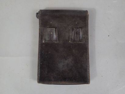 Lot d’un étui de masque à gaz type Bundeswehr...