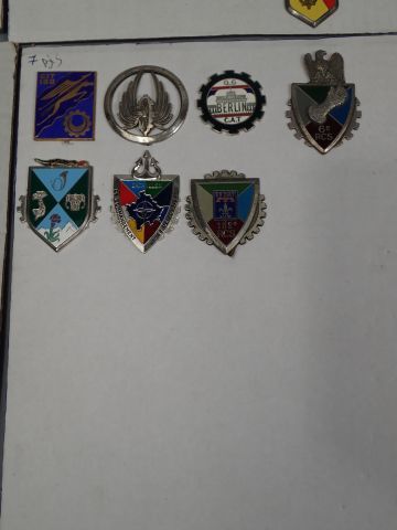 Lot d’insignes du Train, présentés sur 11...