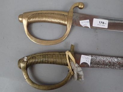 2 sabres Briquet type An XI. Un de la Garde...