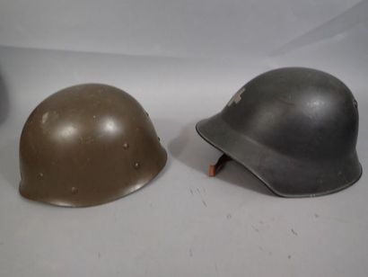 Casque Suisse modèle 18/63 en acier peint...