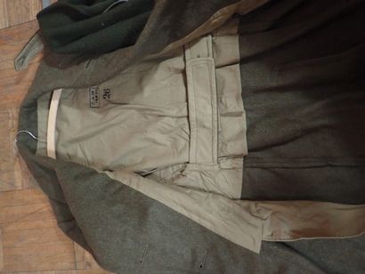 Fort lot d’uniformes français : Armée de...