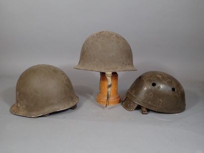 Lot de 2 casques mod 51, complet de leur...