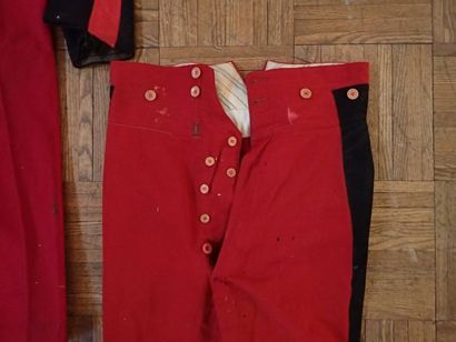 Lot de 4 pantalons ou culotte d’uniforme...