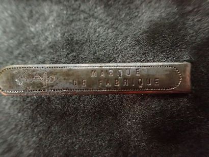 Lot d’insignes, d’écusson, de grades, de...