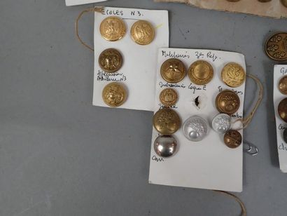 Lot de boutons français d’uniformes civils...