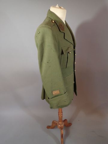 France- Lot d’uniformes : Vareuse de capitaine...