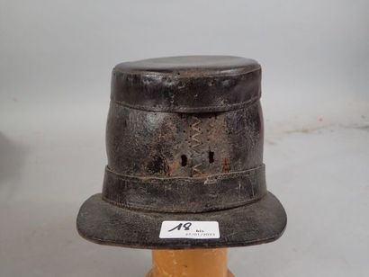 Shako en cuir, visière carrée, intérieur...
