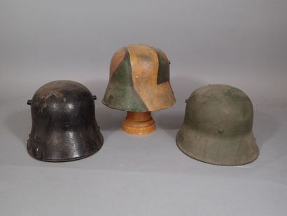 Lot de 3 coques de casque allemand mod 16,...