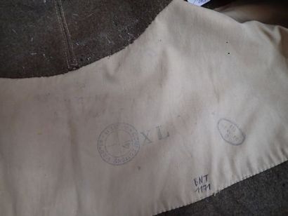 France- Lot d’uniformes : Vareuse de capitaine...