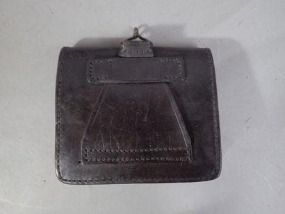 Lot comprenant une paire de sabot, 2 abreuvoirs...