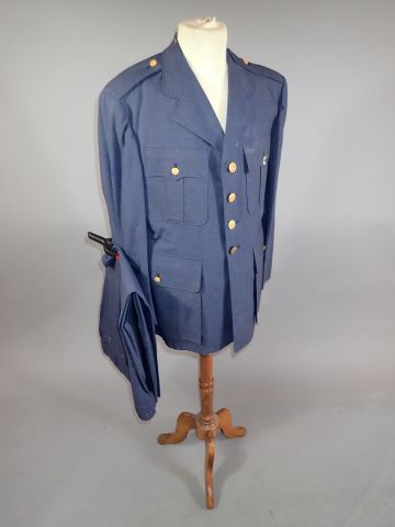 USA- Lot d’uniformes : veste d’officier Army,...