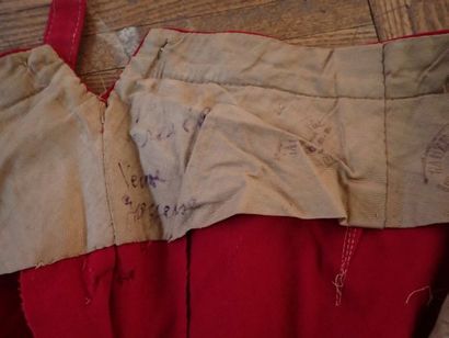 Lot de 4 pantalons ou culotte d’uniforme...