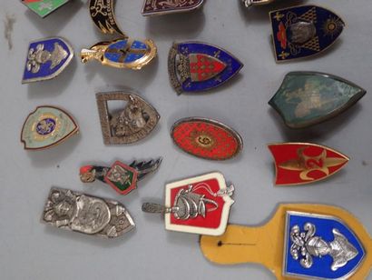 30 insignes Cavalerie : Dragons, Hussards,...