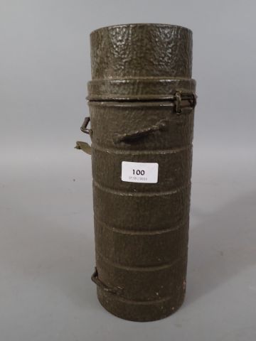 Lot d’un étui de masque à gaz type Bundeswehr...
