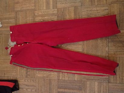 Lot de 4 pantalons ou culotte d’uniforme...