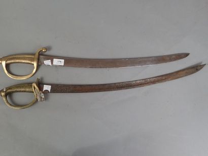 2 sabres Briquet type An XI. Un de la Garde...