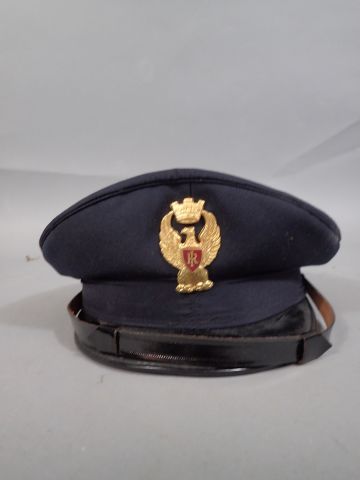 4 casquettes dont Armée de L’air, Police,...
