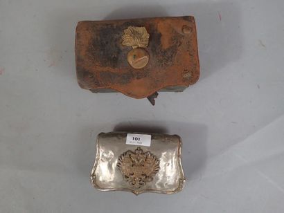 Lot d’une cartouchière avec emblème russe...