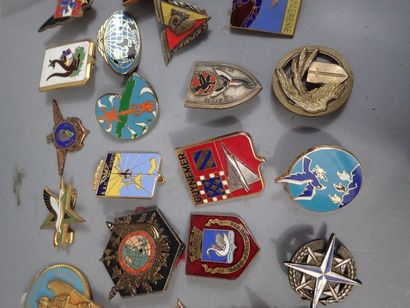 35 insignes de l’Armée de L’Air. Acciden...