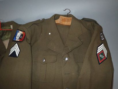 Lot d’uniformes français, tenue de sortie...