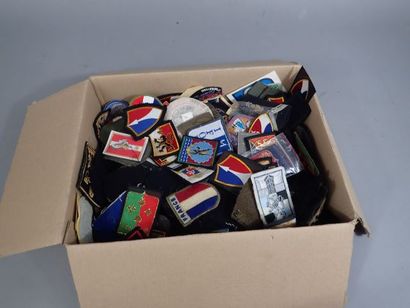 Fort lot d’insignes tissus armée française....