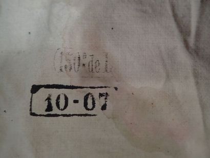 Lot d’uniforme français : un pantalon bleu...