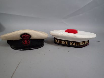 Lot composé d’une casquette de marine, fabrication...